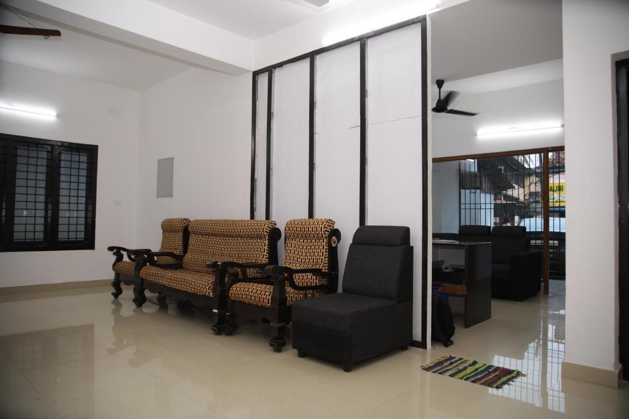 Hotel Meghna Residency à Thiruvananthapuram Extérieur photo