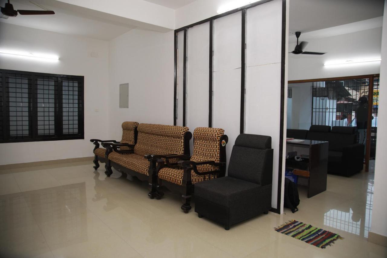 Hotel Meghna Residency à Thiruvananthapuram Extérieur photo