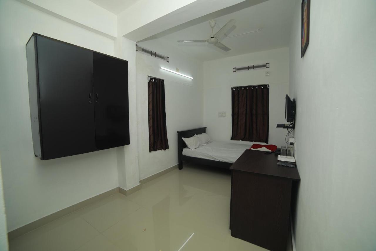 Hotel Meghna Residency à Thiruvananthapuram Extérieur photo