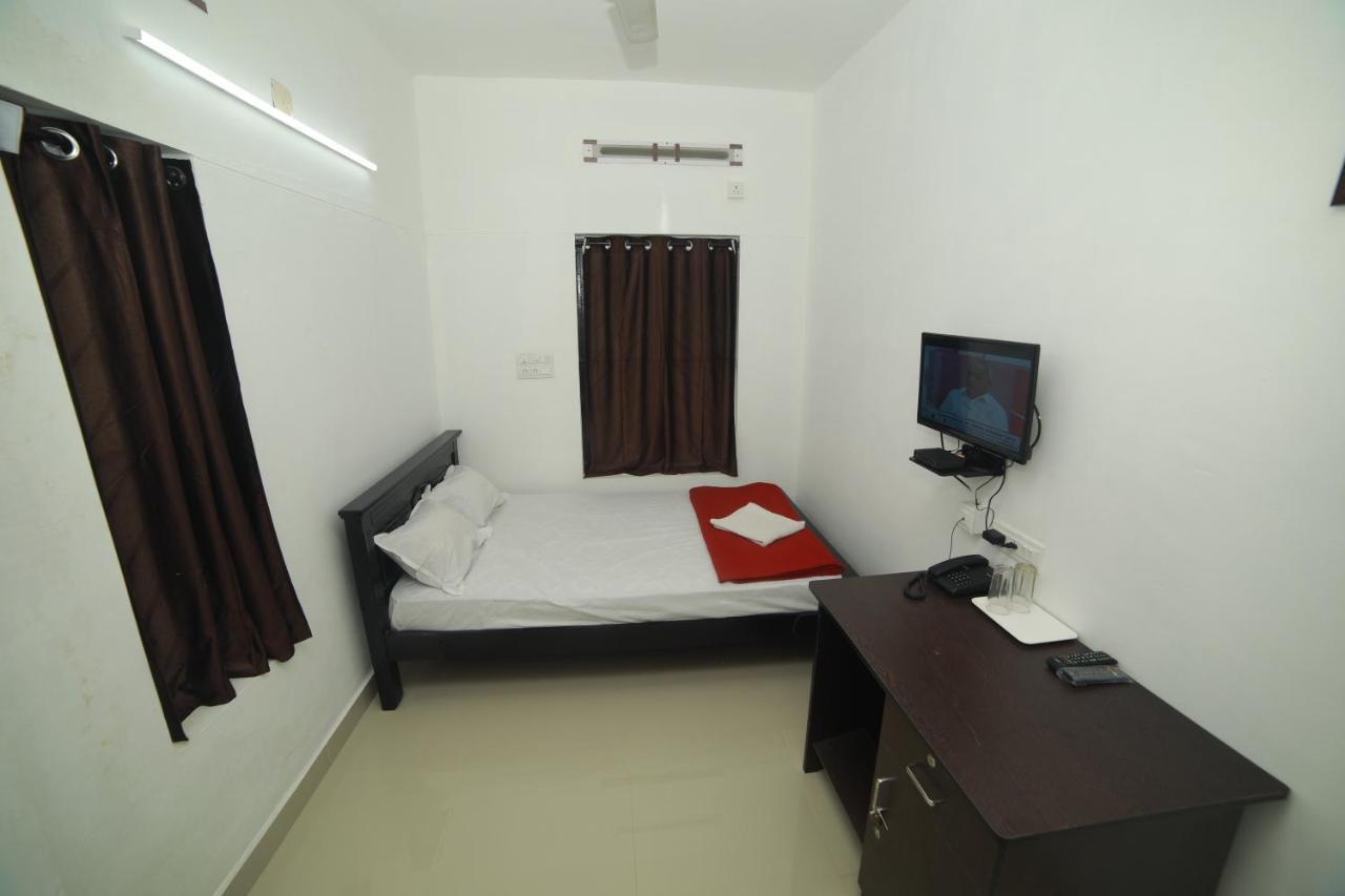 Hotel Meghna Residency à Thiruvananthapuram Extérieur photo