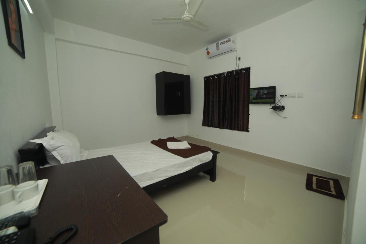 Hotel Meghna Residency à Thiruvananthapuram Extérieur photo